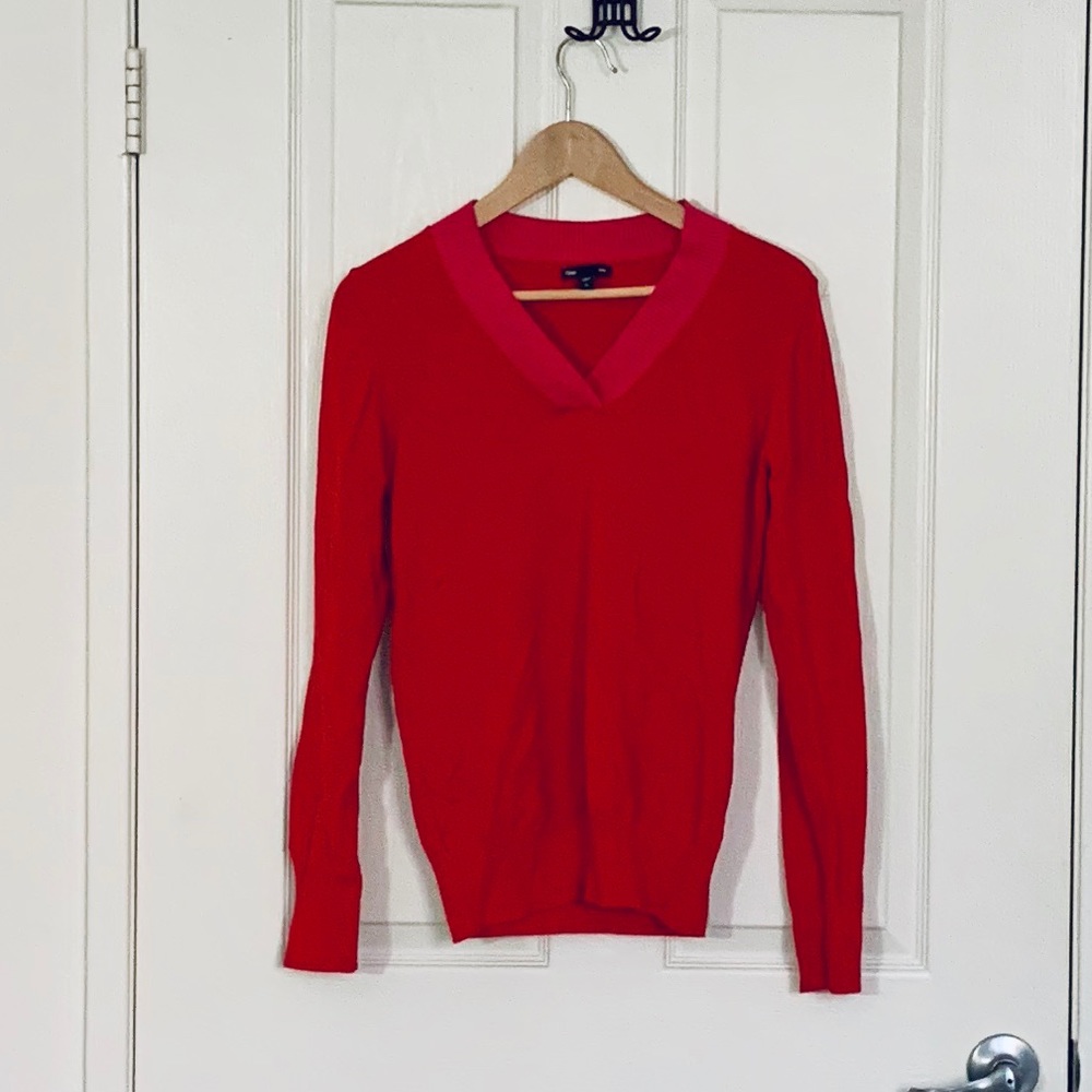 Gap women’s red and pink sweatshirt